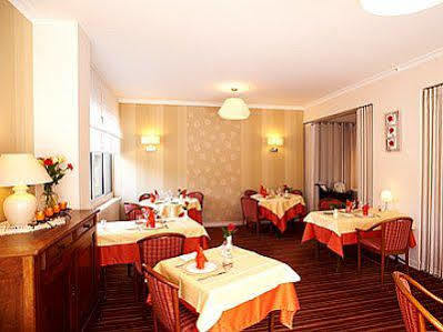 Logis De La Rose Hotel 3*