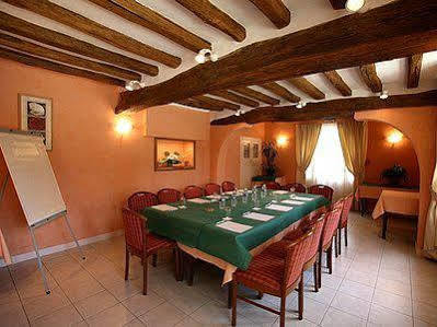 Logis De La Rose Hotel