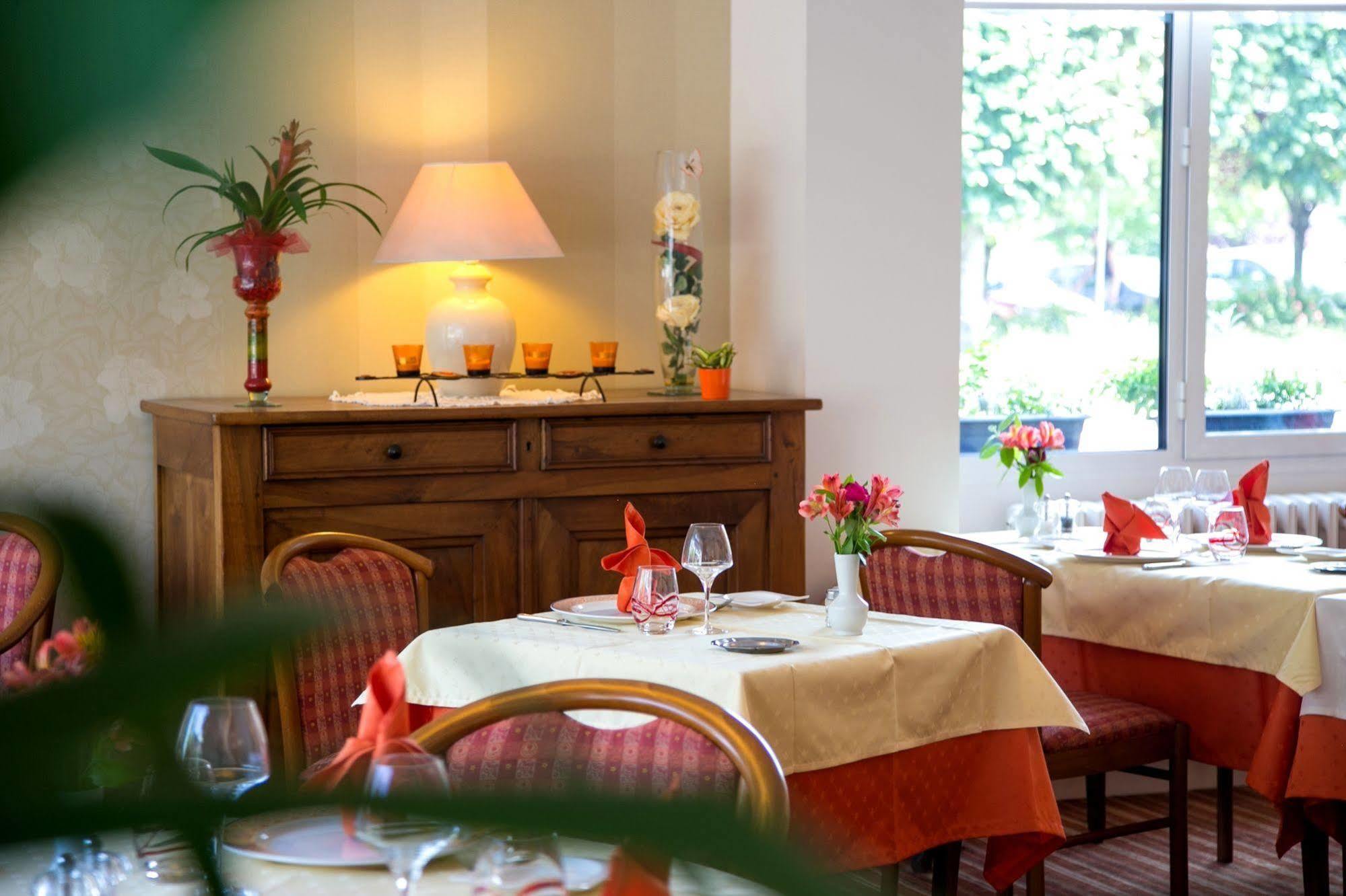 Hotel Logis De La Rose 3*